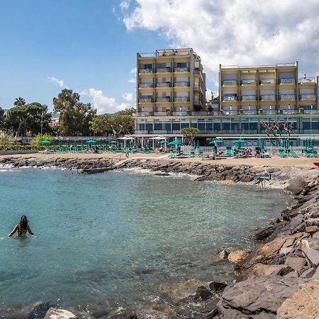 Hotel Bellevue Et Mediterranee Diano Marina Exterior foto