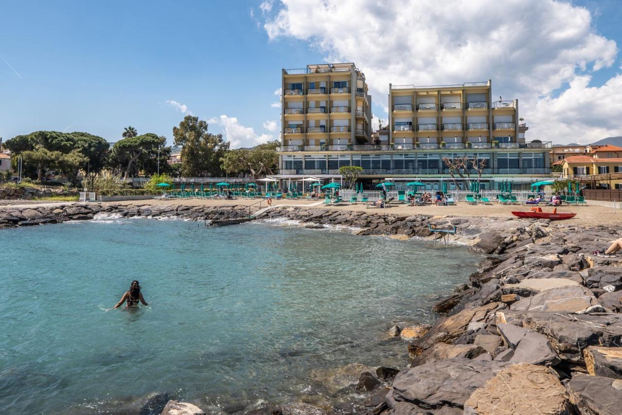 Hotel Bellevue Et Mediterranee Diano Marina Exterior foto