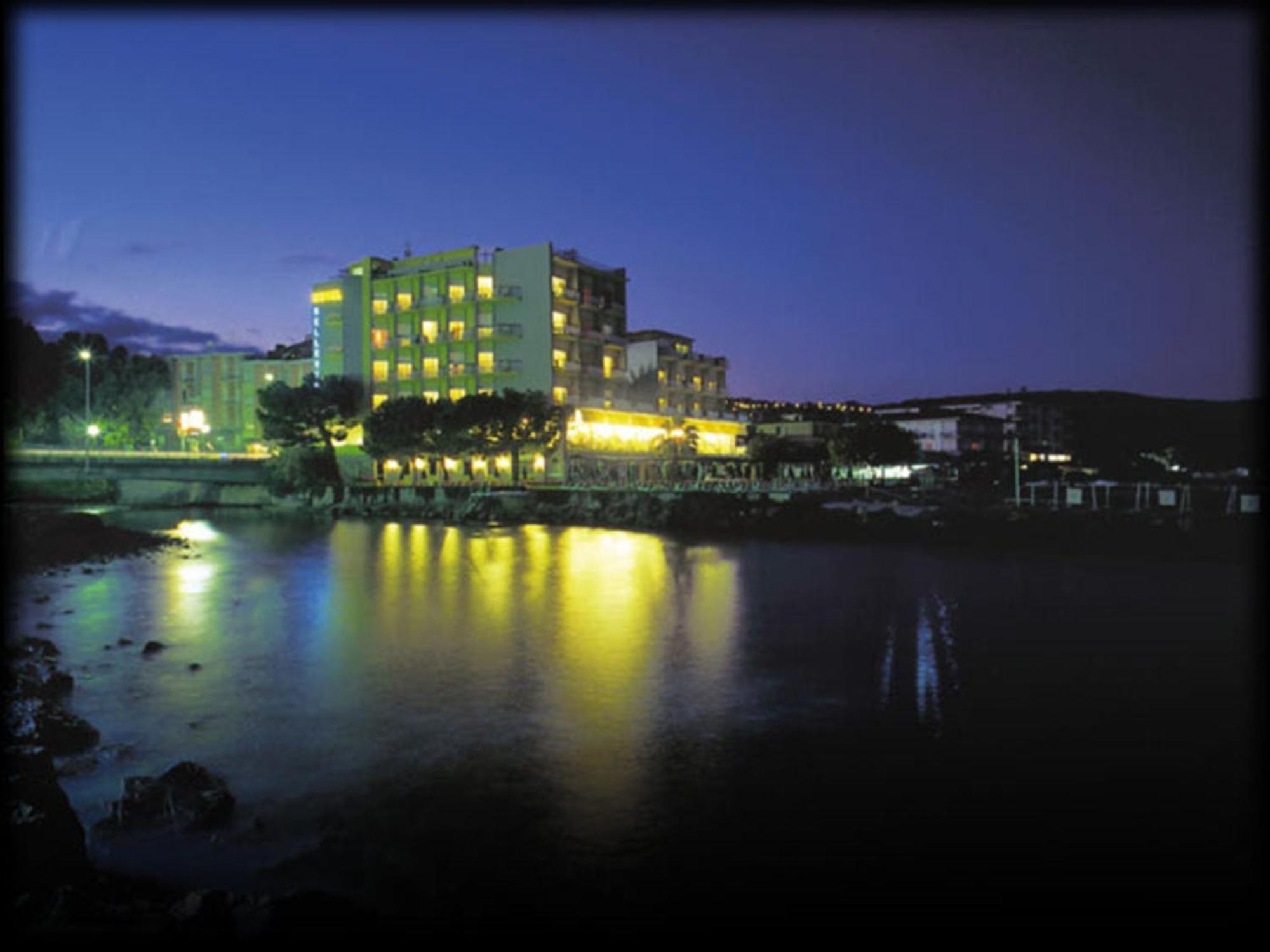 Hotel Bellevue Et Mediterranee Diano Marina Exterior foto