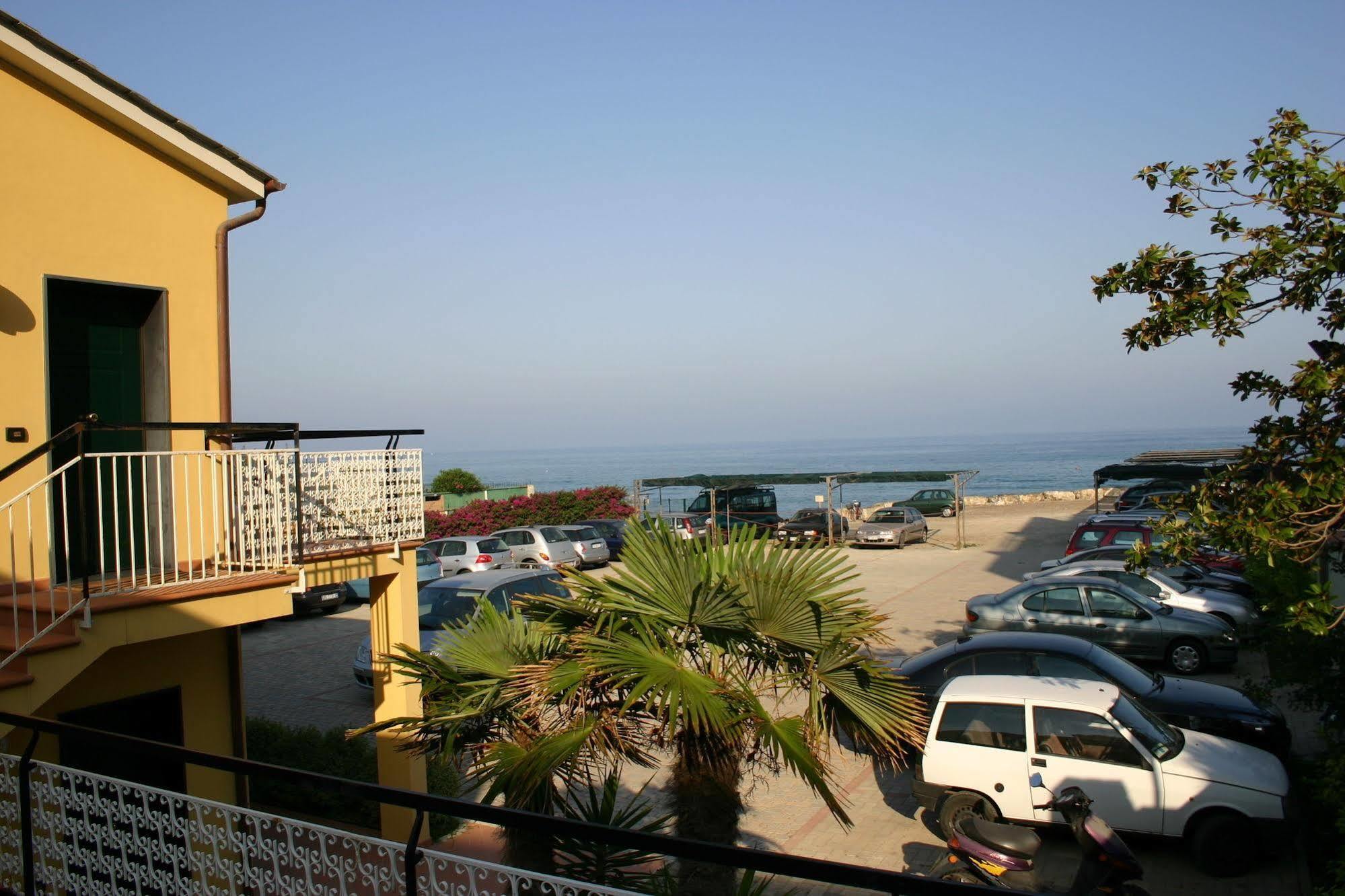 Hotel Bellevue Et Mediterranee Diano Marina Exterior foto
